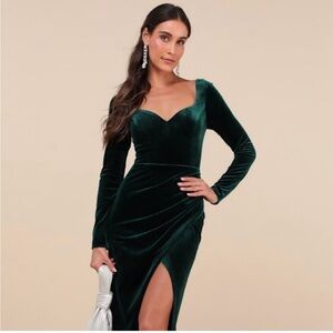 Luxurious Velvet Long Sleeve Dress in Deep Green